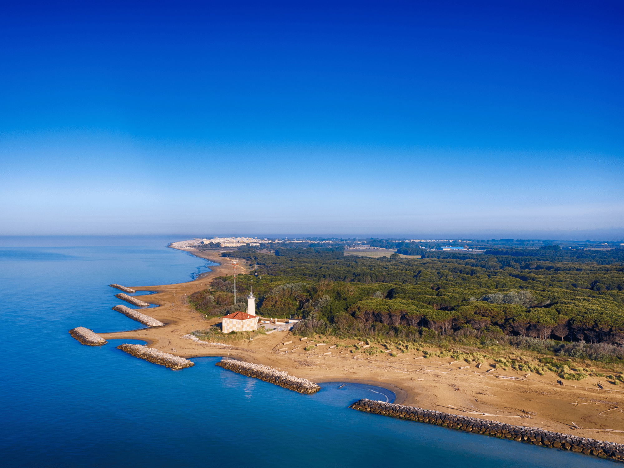 Leuchtturm Bibione: Geschichte und maritime Tradition entdecken